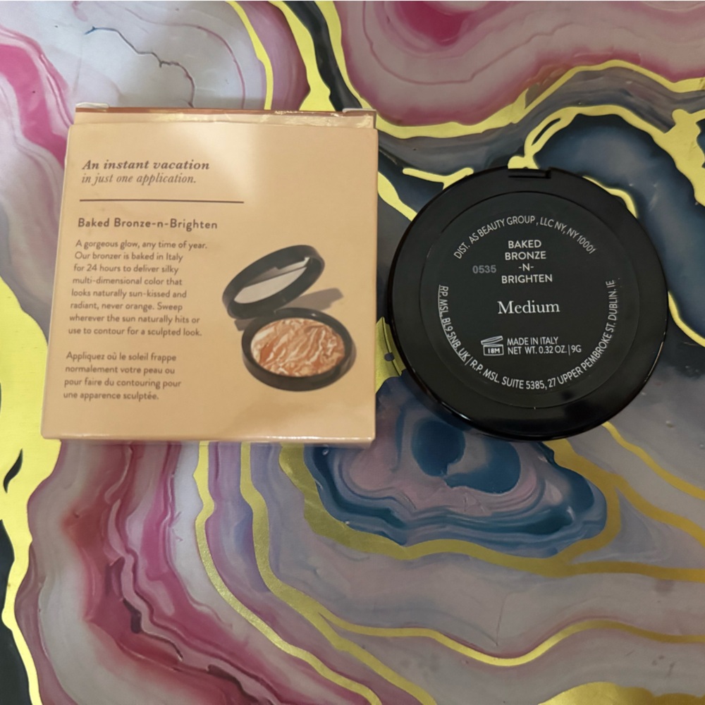 Laura Geller Baked Bronze-N-Brighten Bronzer - Medium. New. Free Shipping. - Picture 2 of 2